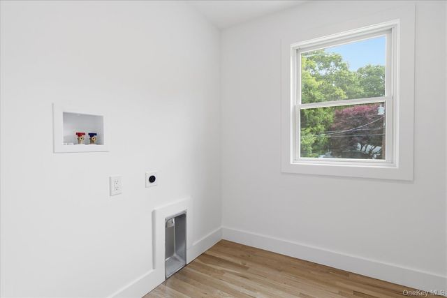 218 W Tyler Avenue, Miller Place, NY 11764