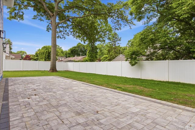 218 W Tyler Avenue, Miller Place, NY 11764