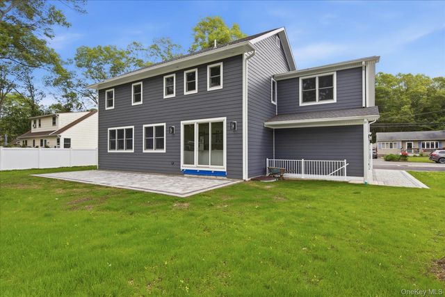218 W Tyler Avenue, Miller Place, NY 11764