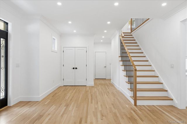 218 W Tyler Avenue, Miller Place, NY 11764