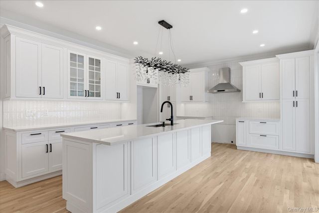 218 W Tyler Avenue, Miller Place, NY 11764