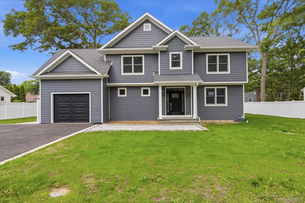 218 W Tyler Avenue, Miller Place, NY 11764