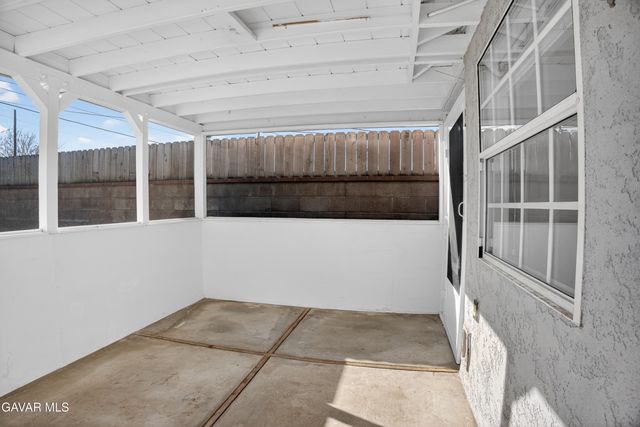 538 W Avenue J4, Lancaster, CA 93534