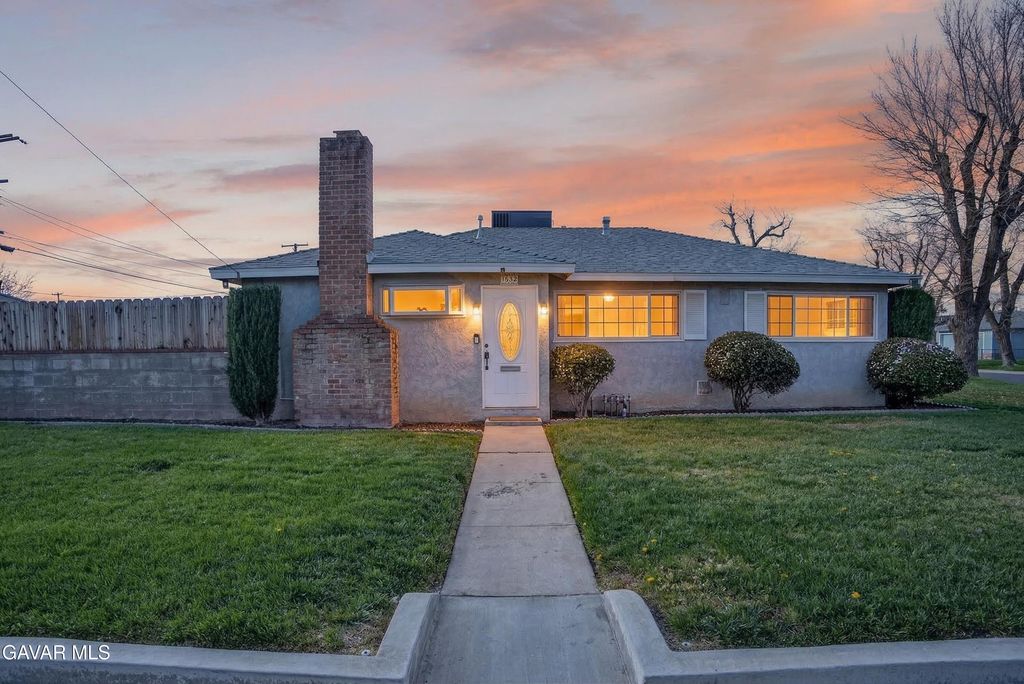 538 W Avenue J4, Lancaster, CA 93534