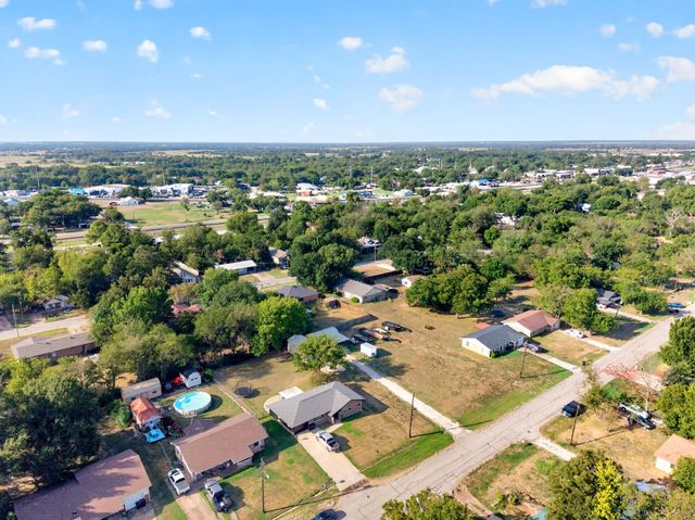 708 E High Street, Wills Point, TX 75169