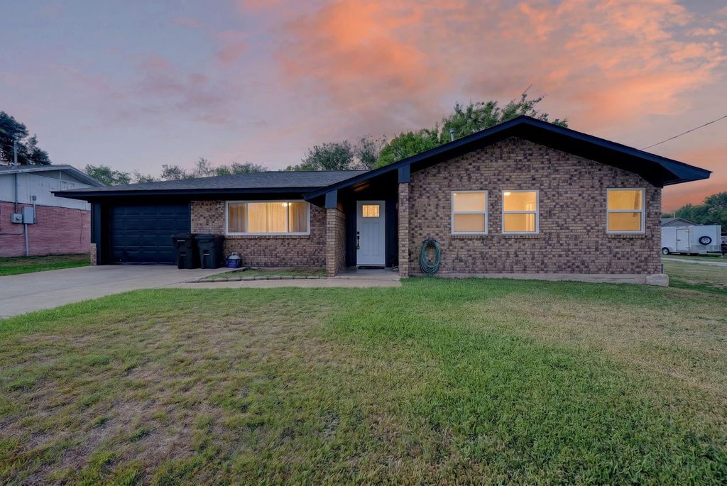 708 E High Street, Wills Point, TX 75169