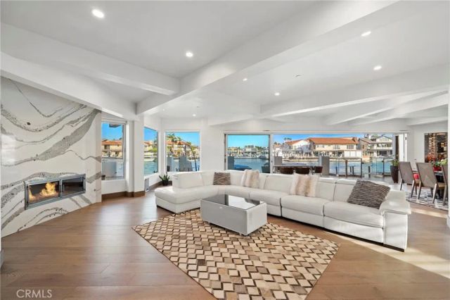 3701 Escapade, Huntington Beach, CA 92649