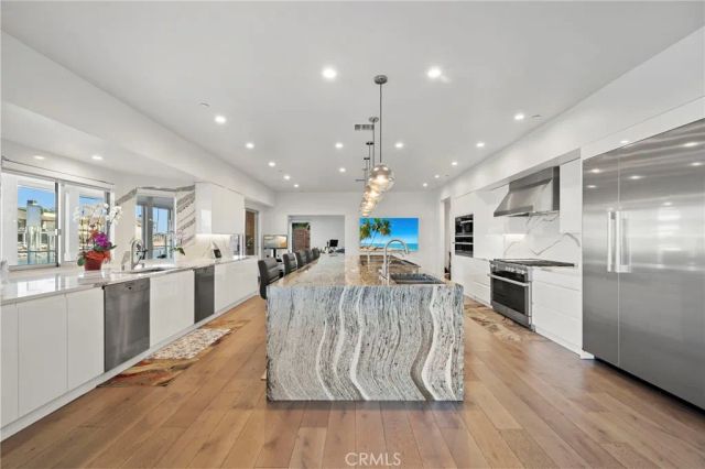 3701 Escapade, Huntington Beach, CA 92649