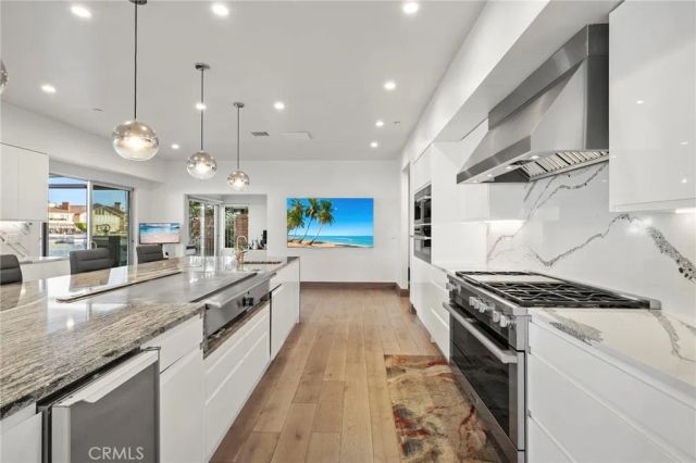 3701 Escapade, Huntington Beach, CA 92649
