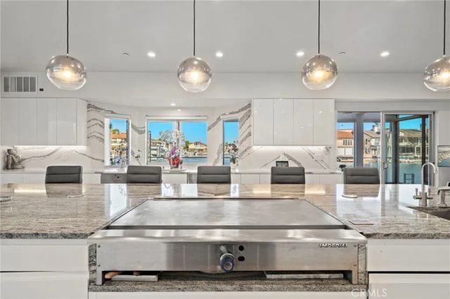 3701 Escapade, Huntington Beach, CA 92649
