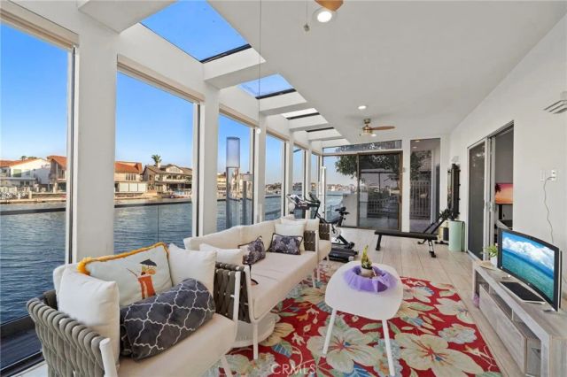 3701 Escapade, Huntington Beach, CA 92649