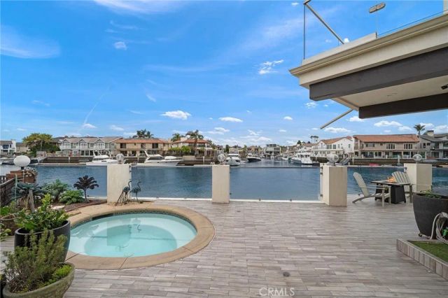 3701 Escapade, Huntington Beach, CA 92649