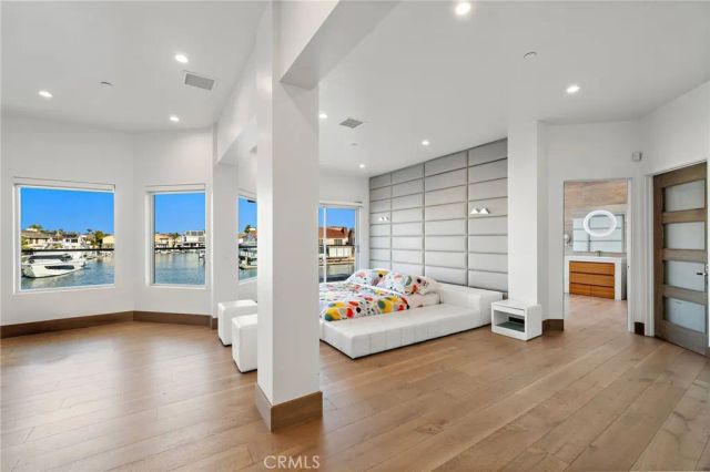 3701 Escapade, Huntington Beach, CA 92649