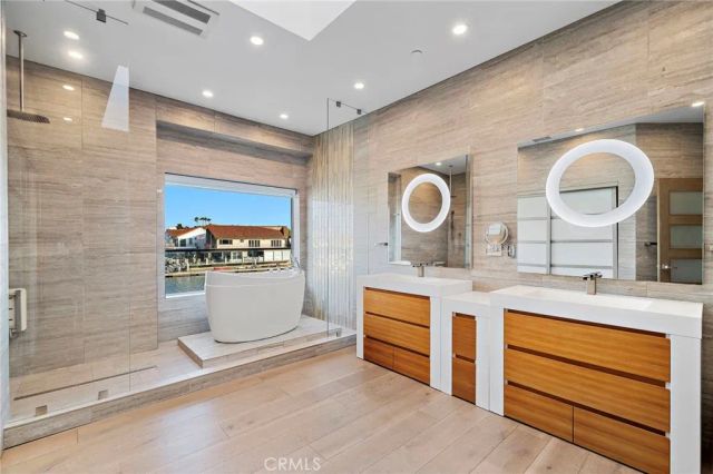 3701 Escapade, Huntington Beach, CA 92649