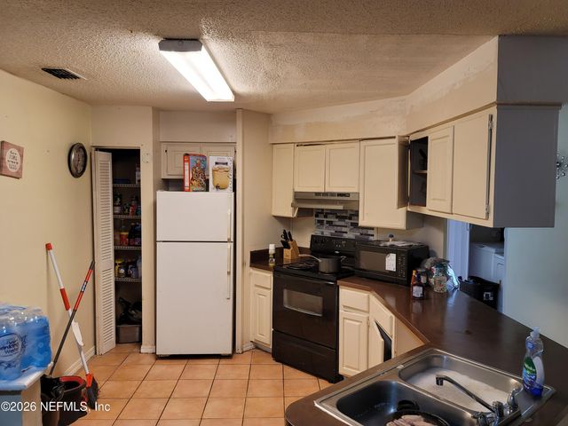 4546 MELISSA Court W, Jacksonville, FL 32210