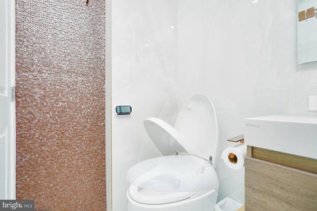 3332 DENT PL NW, Washington, DC 20007