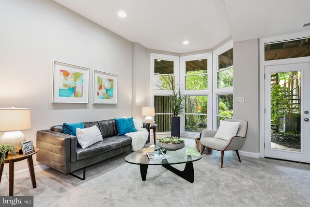 3332 DENT PL NW, Washington, DC 20007