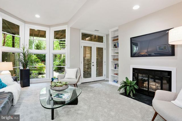 3332 DENT PL NW, Washington, DC 20007