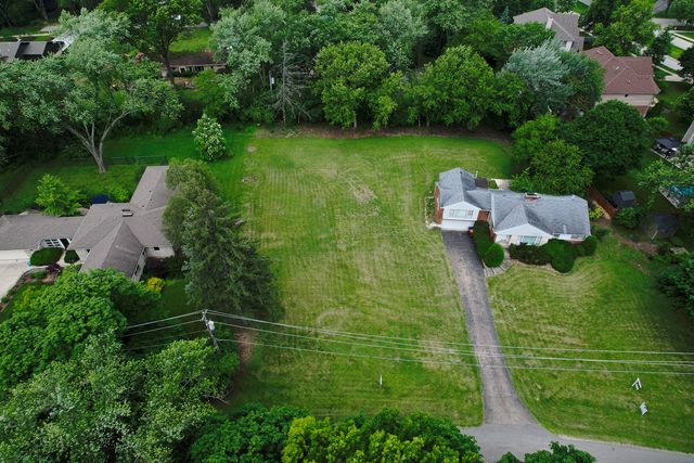 1S730 Milton Avenue, Glen Ellyn, IL 60137