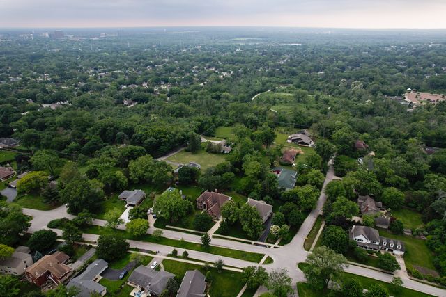 1S730 Milton Avenue, Glen Ellyn, IL 60137