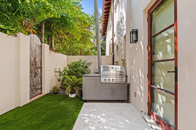 160 Sunset Avenue, Palm Beach, FL 33480