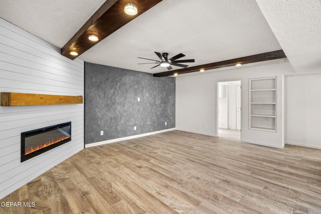 12077 ROBERT KIRTLEY Drive, El Paso, TX 79936