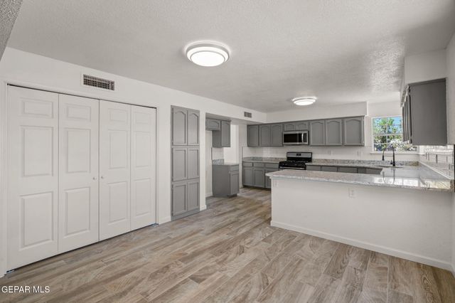 12077 ROBERT KIRTLEY Drive, El Paso, TX 79936