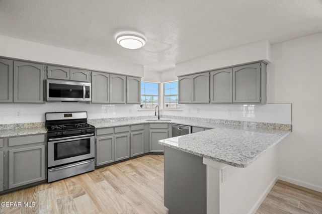 12077 ROBERT KIRTLEY Drive, El Paso, TX 79936