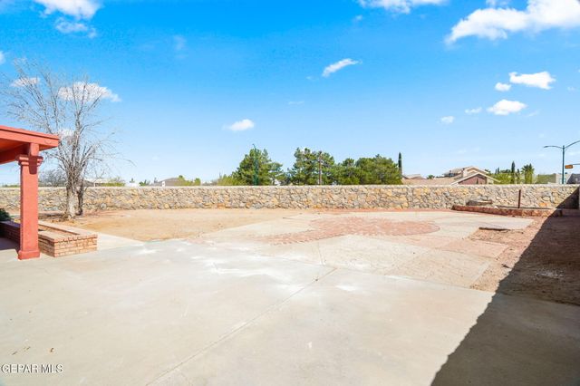 12077 ROBERT KIRTLEY Drive, El Paso, TX 79936
