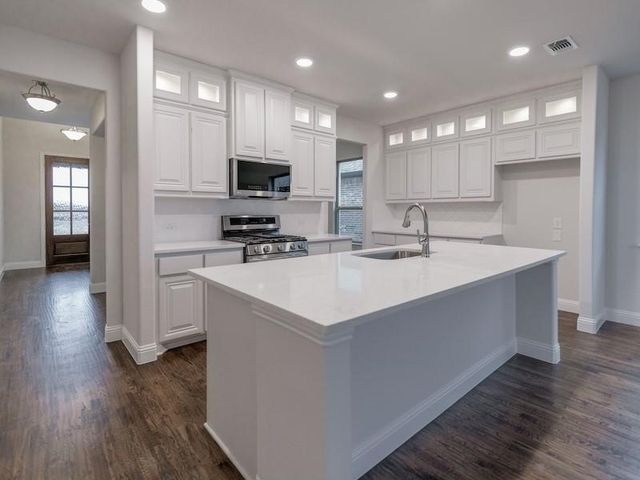 145 Winterwood Drive, Lavon, TX 75166