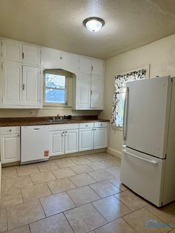 2840 Scottwood Avenue, Toledo, OH 43610