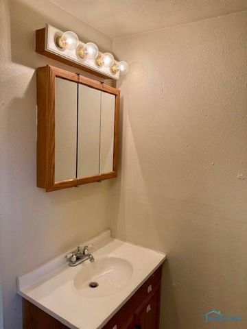 2840 Scottwood Avenue, Toledo, OH 43610