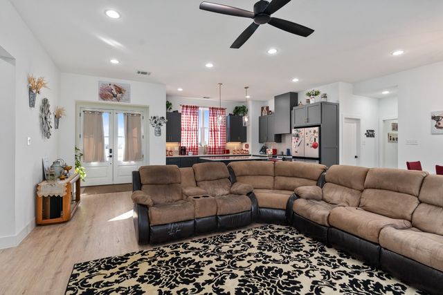 312 James Street, Mabank, TX 75147