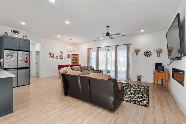 312 James Street, Mabank, TX 75147