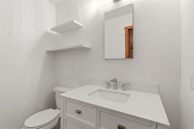 1606 Camino La Canada, Santa Fe, NM 87501