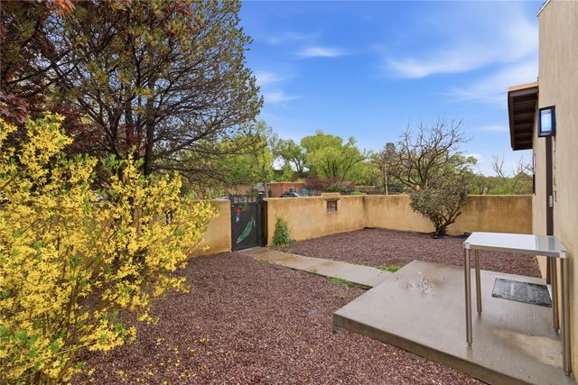 1606 Camino La Canada, Santa Fe, NM 87501