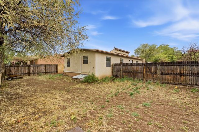 1606 Camino La Canada, Santa Fe, NM 87501