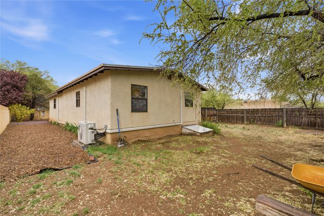 1606 Camino La Canada, Santa Fe, NM 87501