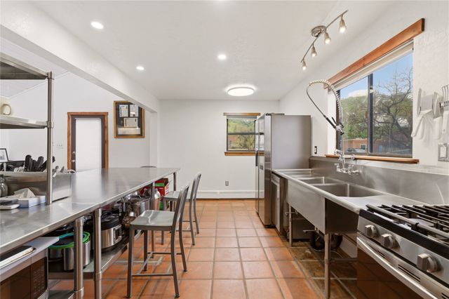 1606 Camino La Canada, Santa Fe, NM 87501