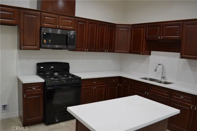 221 W 10th Street, Perris, CA 92570