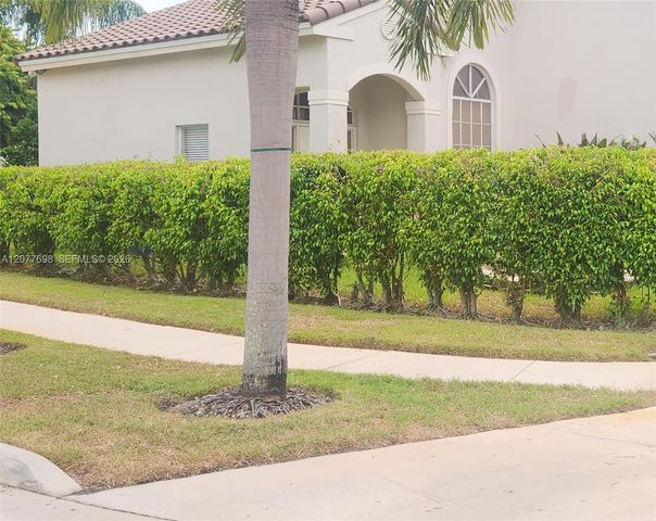 1055 NW 187th Avenue, Pembroke Pines, FL 33029