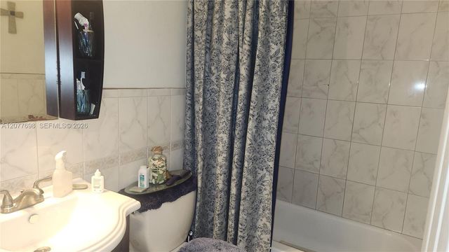 1055 NW 187th Avenue, Pembroke Pines, FL 33029
