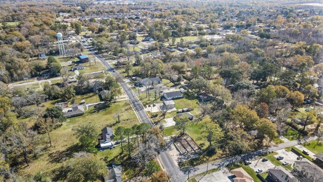 4504 Groom Rd, Baker, LA 70714