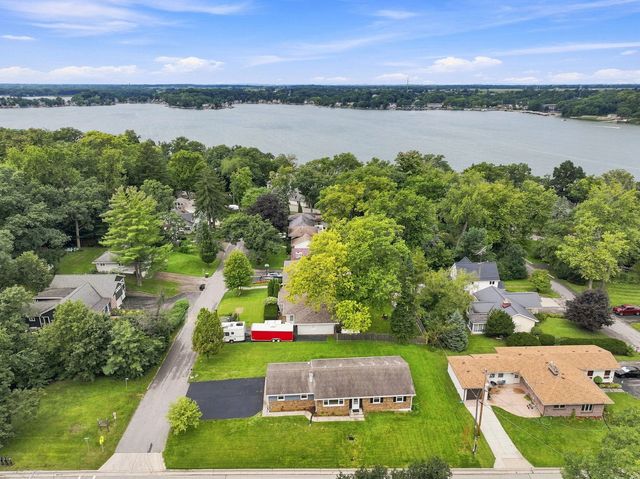 544 Sunset Vale, Twin Lakes, WI 53181