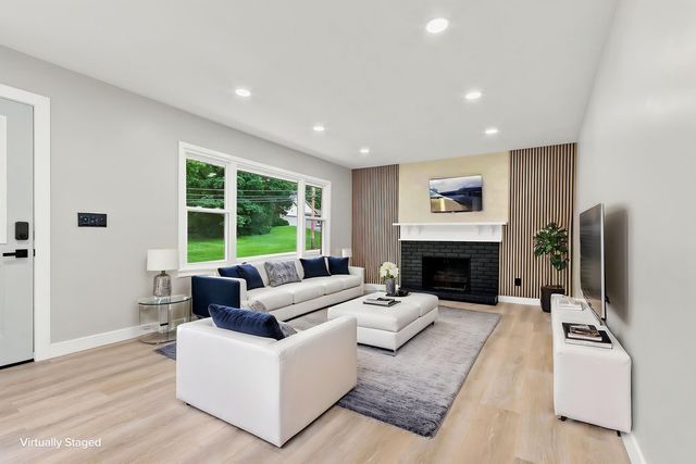 544 Sunset Vale, Twin Lakes, WI 53181