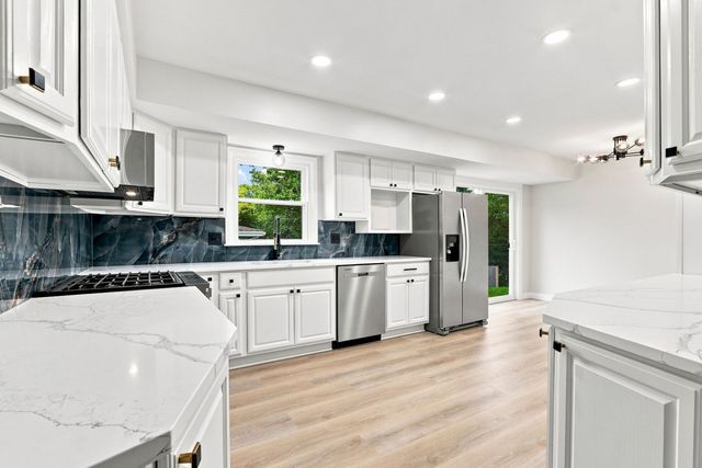 544 Sunset Vale, Twin Lakes, WI 53181