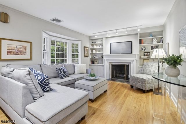 31 Knollwood Ave, Madison Boro, NJ 07940