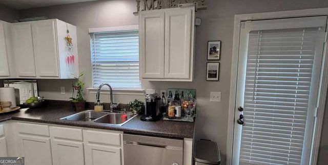 9517 Lakeview Road, Union City, GA 30291