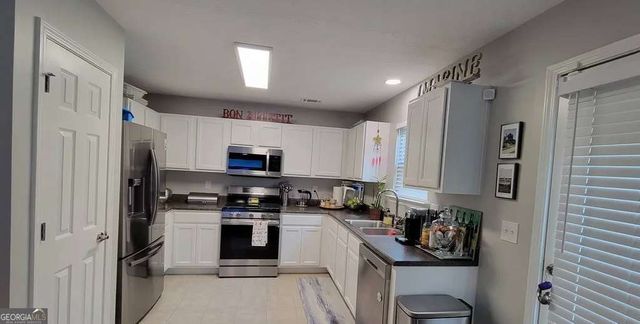 9517 Lakeview Road, Union City, GA 30291