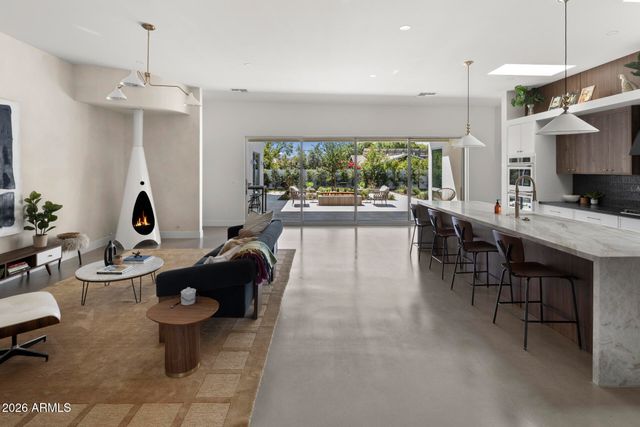 115 E GRISWOLD Road, Phoenix, AZ 85020